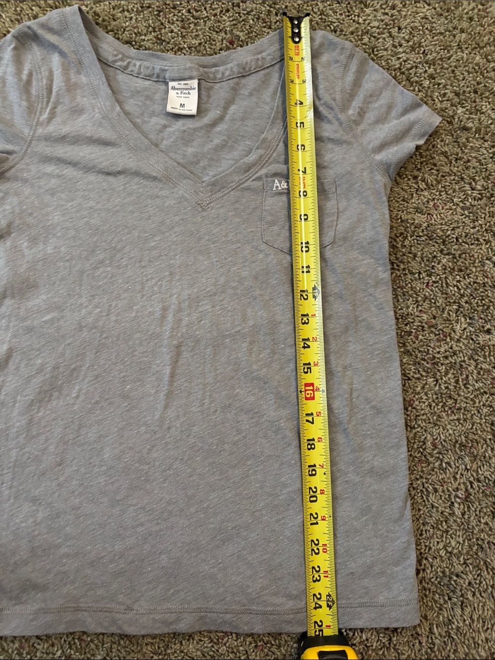Abercrombie & Fitch Vintage Y2K Gray V-Neck Pocket Tee - Women's Sz Medium - Picture 4 of 7